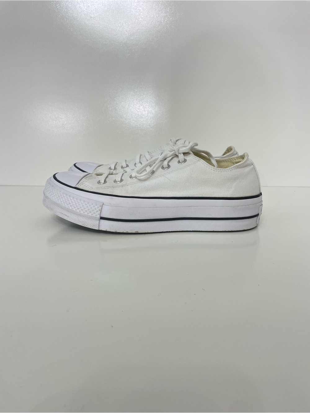 Converse Platform White Low-Top Canvas Sneakers Womens 9 All Star Chuck Taylor